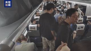 股票配资客服 17秒救下被糖卡喉的娃，关键时刻一招救命